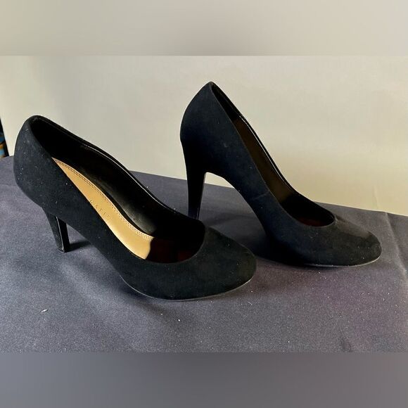 Kelly & Katie Suede Black Heels - Picture 1 of 6